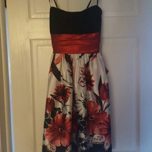 Junior's Black, white and red floral dress